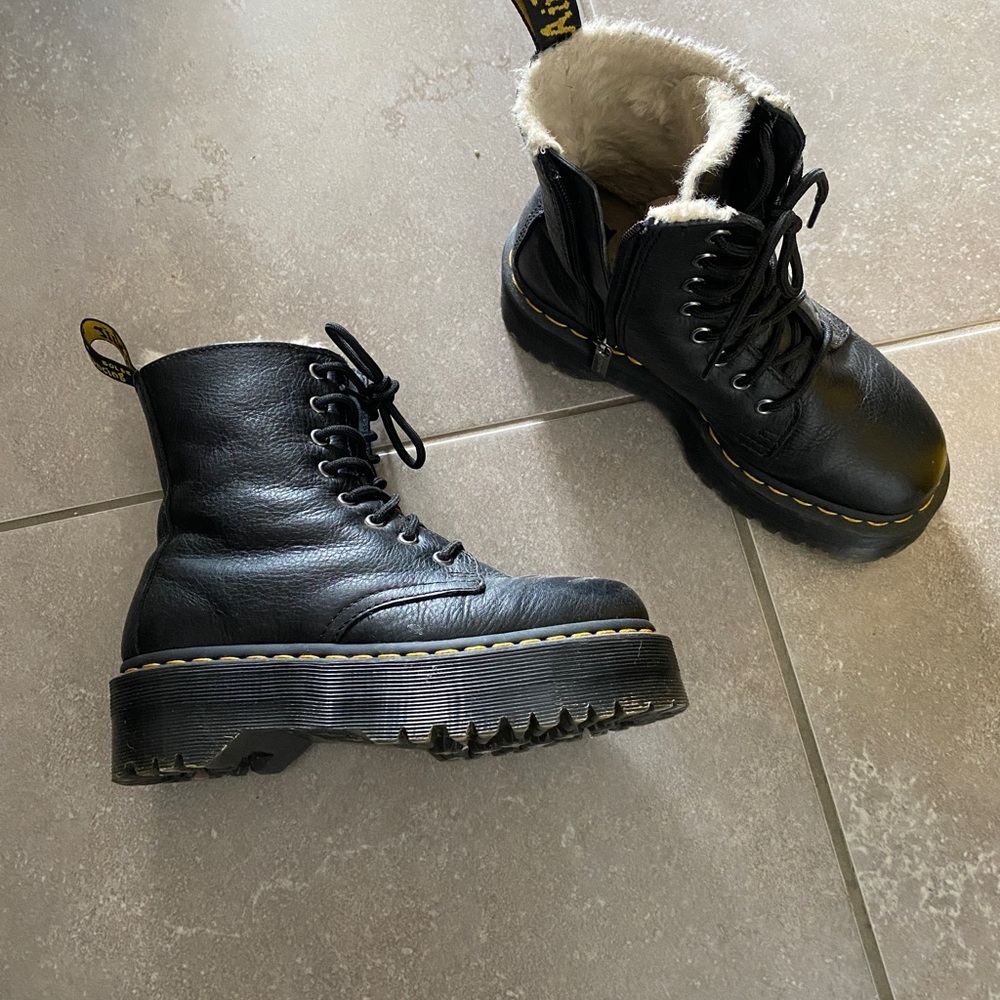 dr. Martins size 6 platform